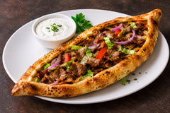 Pide mit Kebabfleisch